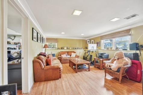 676 Rutgers Place Paramus NJ 07652