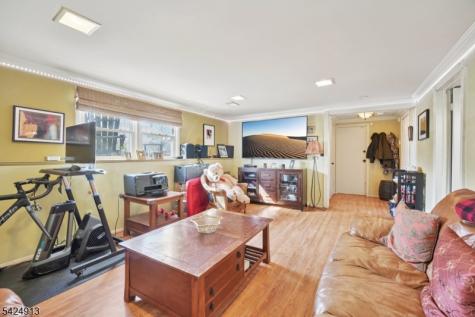 676 Rutgers Place Paramus NJ 07652