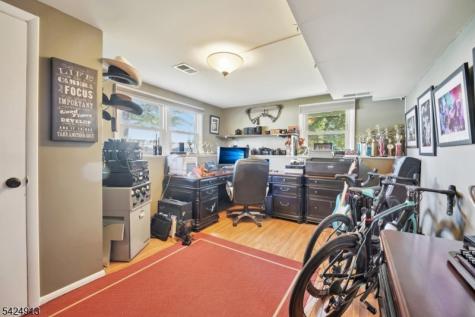 676 Rutgers Place Paramus NJ 07652