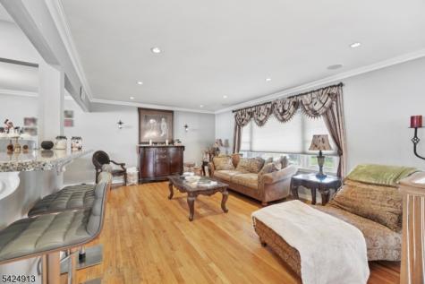 676 Rutgers Place Paramus NJ 07652