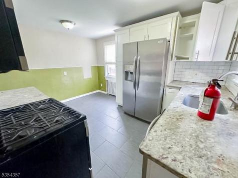 68 17TH Avenue Elmwood Park NJ 07407