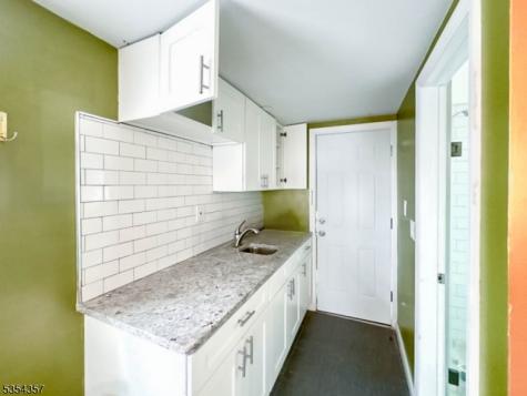 68 17TH Avenue Elmwood Park NJ 07407