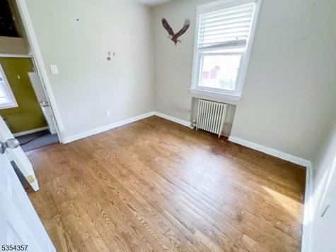 68 17TH Avenue Elmwood Park NJ 07407