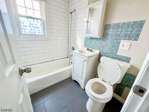 68 17TH Avenue Elmwood Park NJ 07407