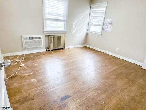68 17TH Avenue Elmwood Park NJ 07407