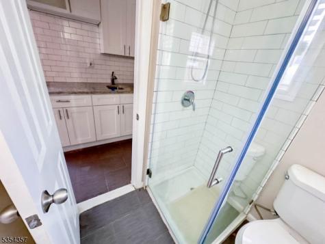 68 17TH Avenue Elmwood Park NJ 07407