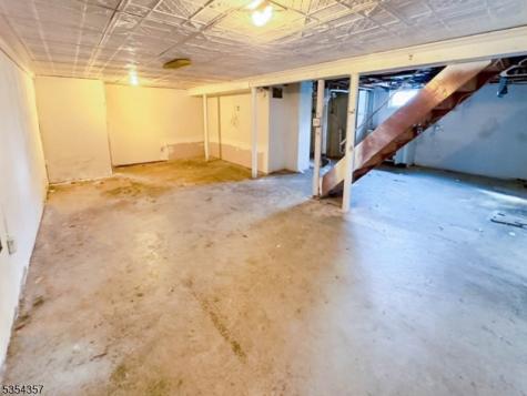 68 17TH Avenue Elmwood Park NJ 07407