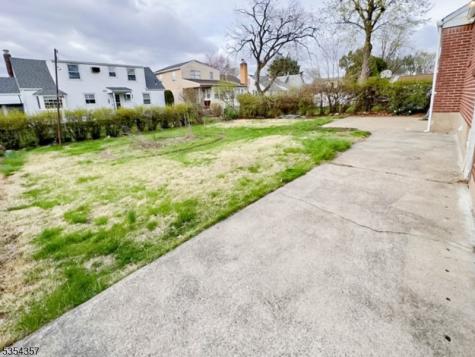 68 17TH Avenue Elmwood Park NJ 07407