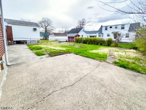 68 17TH Avenue Elmwood Park NJ 07407