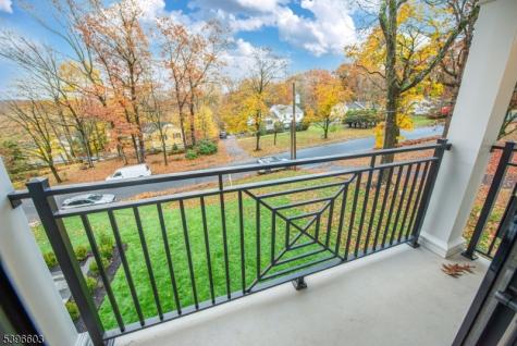 24 Cliffside Drive Livingston NJ 07039