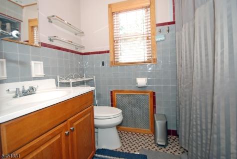 131 Weiss Terrace Raritan NJ 08869
