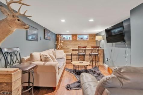 22 Bannehr Street Oakland NJ 07436