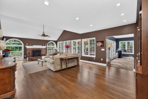 5 Pine Place Clinton NJ 08801