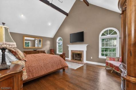 5 Pine Place Clinton NJ 08801