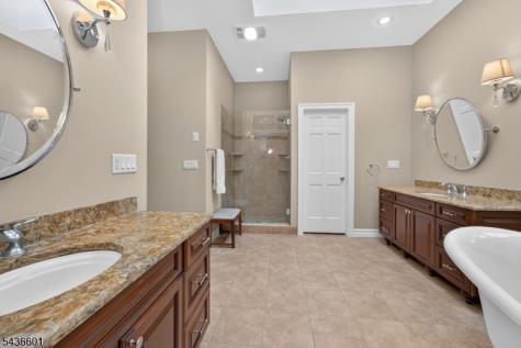 5 Pine Place Clinton NJ 08801