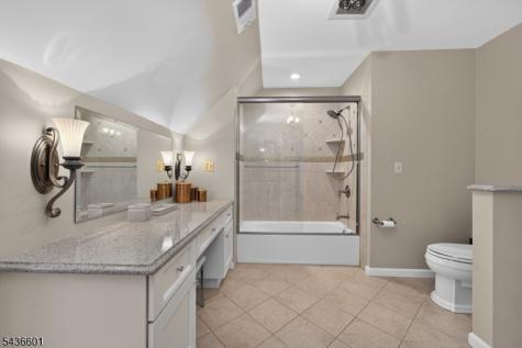 5 Pine Place Clinton NJ 08801