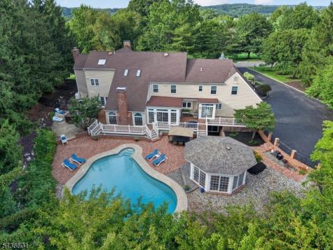 5 Pine Place Clinton NJ 08801