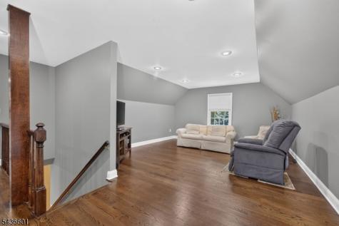 5 Pine Place Clinton NJ 08801