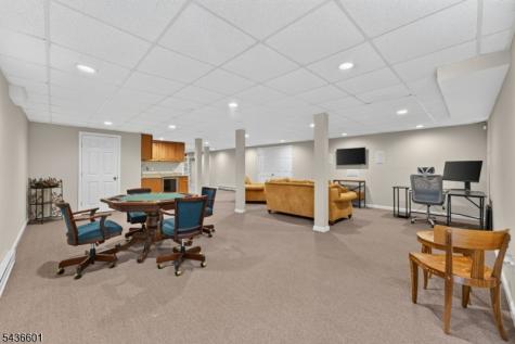 5 Pine Place Clinton NJ 08801