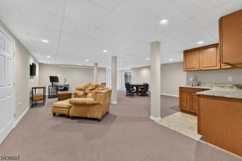 5 Pine Place Clinton NJ 08801