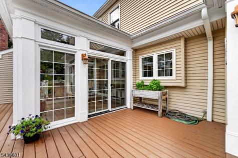 5 Pine Place Clinton NJ 08801