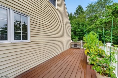5 Pine Place Clinton NJ 08801