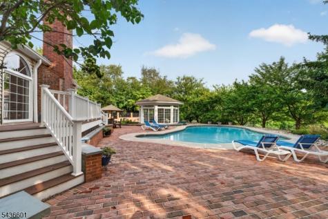 5 Pine Place Clinton NJ 08801