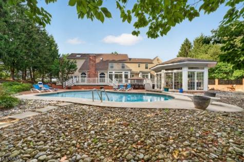 5 Pine Place Clinton NJ 08801