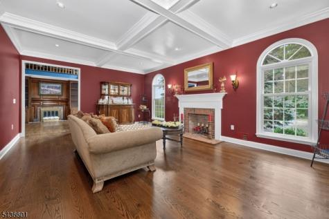 5 Pine Place Clinton NJ 08801