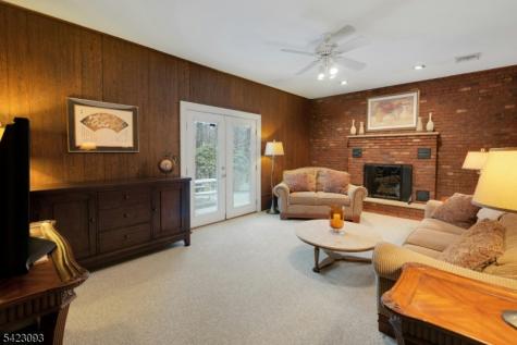 3 Pilgrim Drive Roxbury NJ 07876