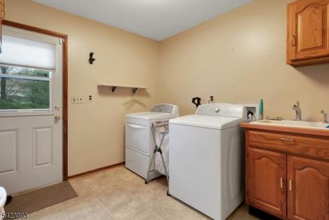 3 Pilgrim Drive Roxbury NJ 07876