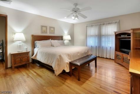 3 Pilgrim Drive Roxbury NJ 07876