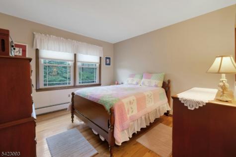 3 Pilgrim Drive Roxbury NJ 07876