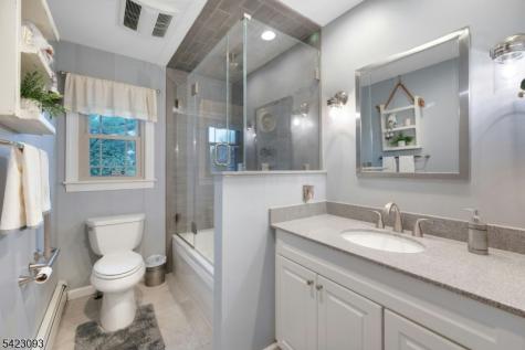 3 Pilgrim Drive Roxbury NJ 07876