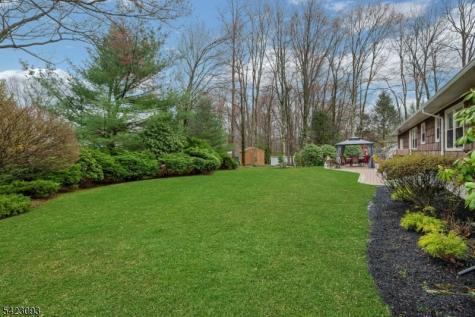 3 Pilgrim Drive Roxbury NJ 07876