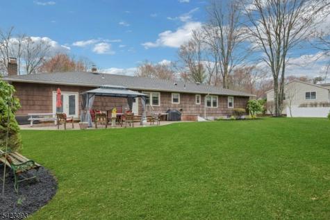 3 Pilgrim Drive Roxbury NJ 07876