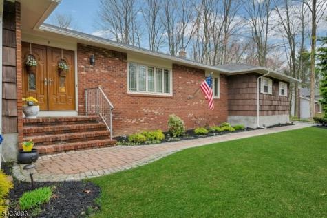3 Pilgrim Drive Roxbury NJ 07876