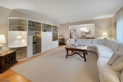 3 Pilgrim Drive Roxbury NJ 07876