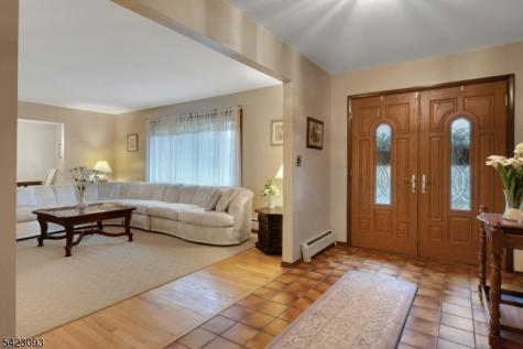 3 Pilgrim Drive Roxbury NJ 07876
