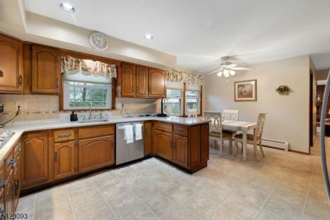3 Pilgrim Drive Roxbury NJ 07876