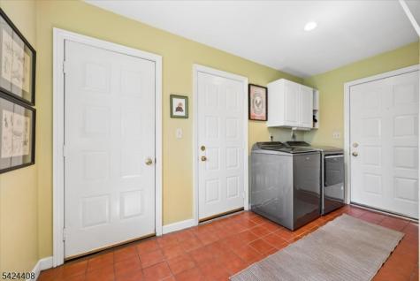75 Farmersville Road Tewksbury NJ 07830