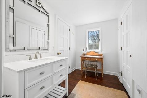 75 Farmersville Road Tewksbury NJ 07830
