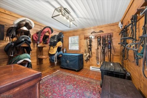 75 Farmersville Road Tewksbury NJ 07830
