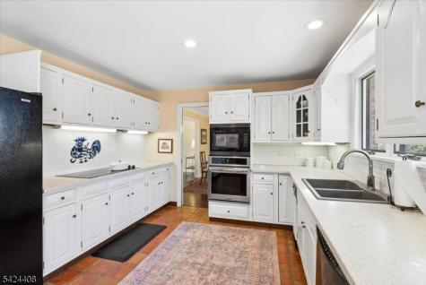 75 Farmersville Road Tewksbury NJ 07830