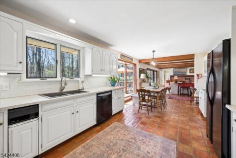 75 Farmersville Road Tewksbury NJ 07830