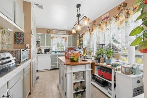 42 Walnut Street Edison NJ 08817