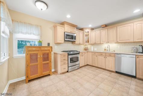 18 Cabot Lane Kinnelon NJ 07405