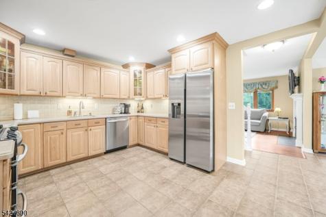 18 Cabot Lane Kinnelon NJ 07405