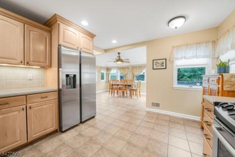 18 Cabot Lane Kinnelon NJ 07405