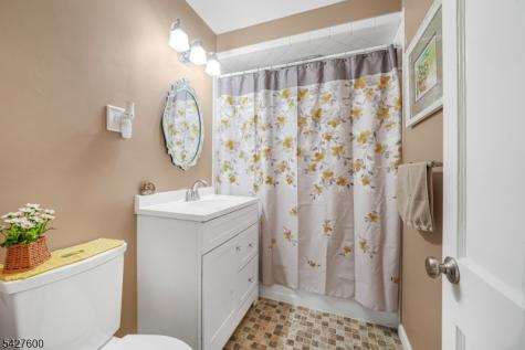 18 Cabot Lane Kinnelon NJ 07405
